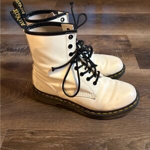 Dr. Martens | 1460 SMOOTH LEATHER LACE UP BOOTS